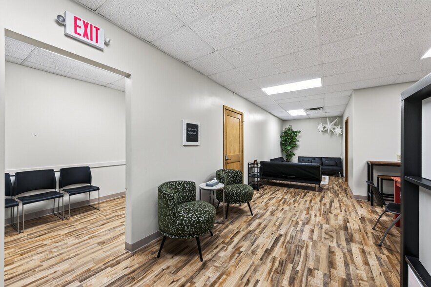 More Photos Of 146 Lake St N, Forest Lake Medical For Lease