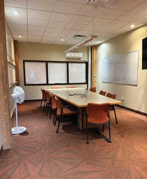 More Photos Of 115 Bannatyne Ave, Winnipeg Office For Lease
