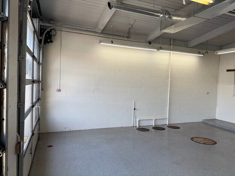 More Photos Of 5 S Madison St, Oswego Storefront Retail Office For Lease