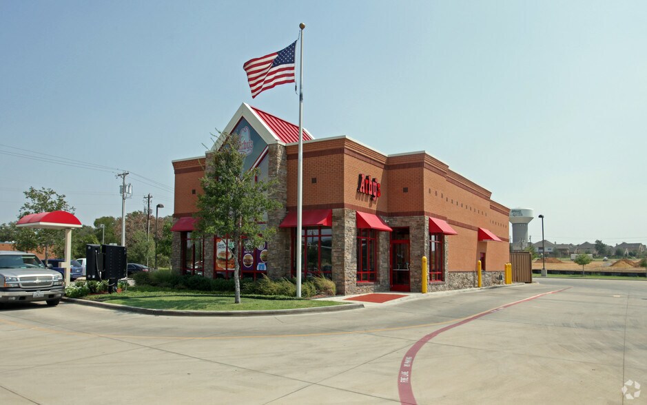 Primary Photo Of 1101 S Main St, Keller Fast Food For Sale