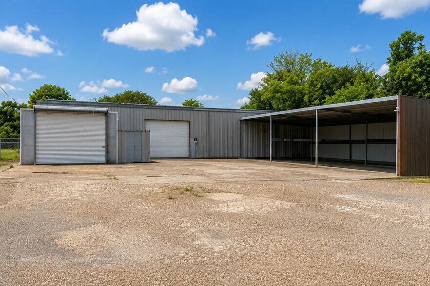 More Photos Of 415 Main St, La Marque Service For Lease