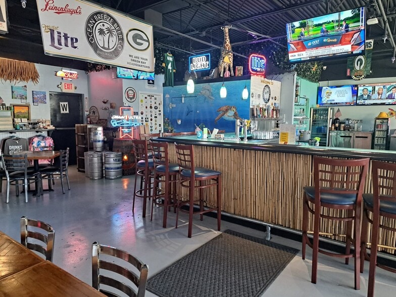 More Photos Of 1764-1868 NE Jensen Beach Blvd, Jensen Beach Bar For Lease