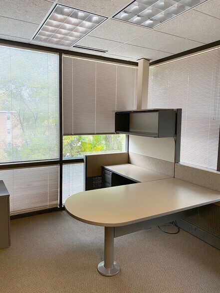 More Photos Of 941 Hillwind Rd NE, Minneapolis Medical For Lease