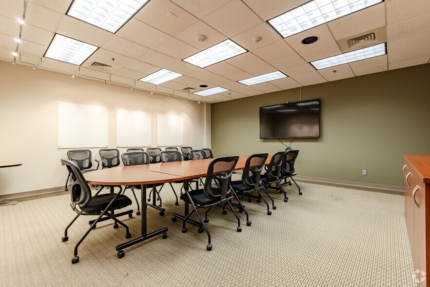 More Photos Of 801 W Rockton Rd, Rockton Research And Development For Sale