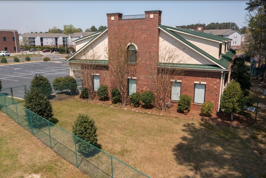 More Photos Of 6408 Brookstone Ln, Fayetteville Medical For Lease