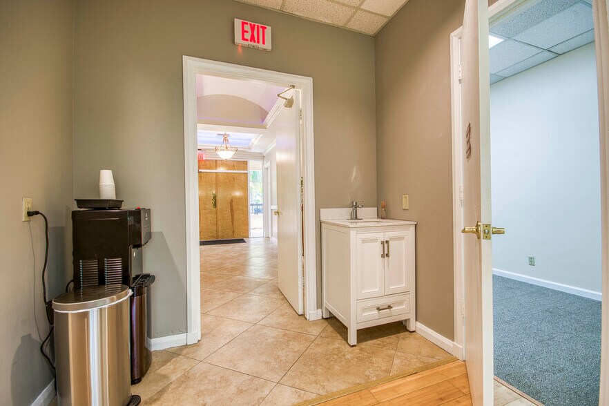 More Photos Of 11211 Prosperity Farms Rd, Palm Beach Gardens Medical For Sale