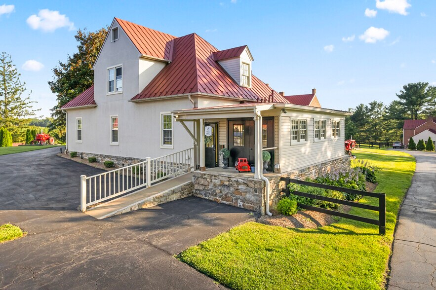 More Photos Of 15158 Berlin Tpke, Purcellville Lodge Meeting Hall For Lease