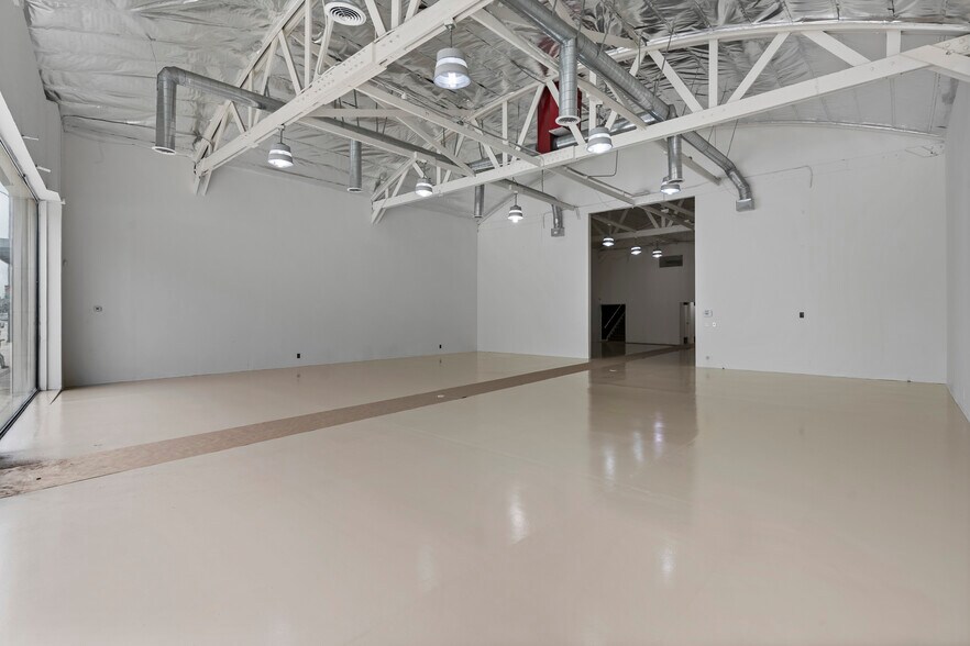 More Photos Of 11807 Santa Monica Blvd, Los Angeles Storefront For Lease