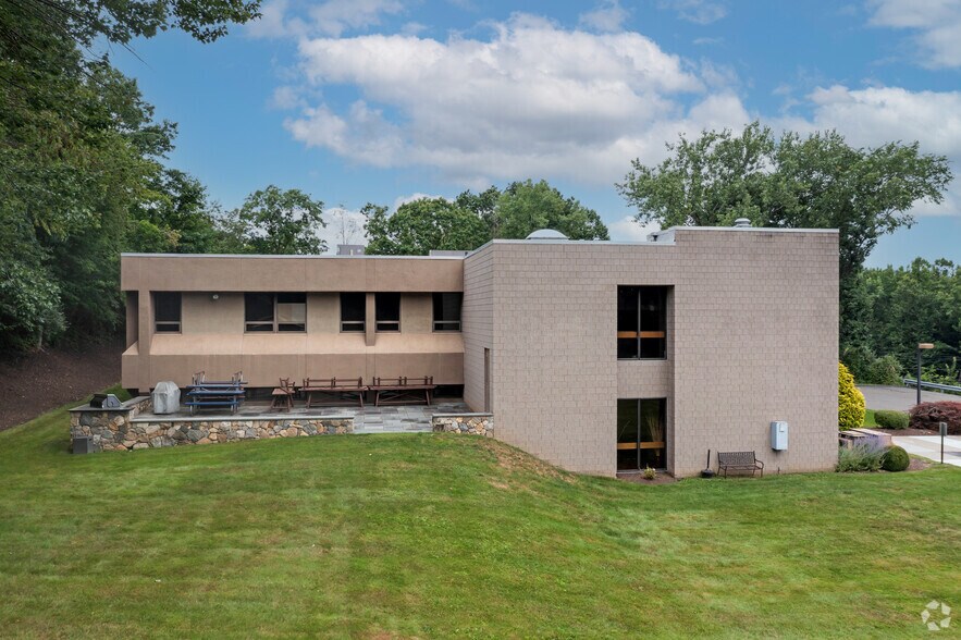 More Photos Of 14 Commerce Rd, Newtown Office For Lease