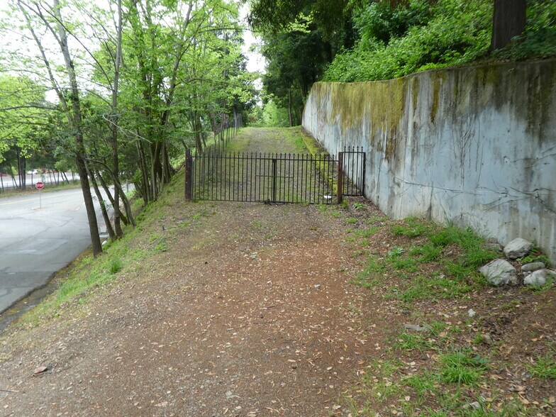 More Photos Of 2591 Leimert Blvd, Oakland Land For Sale