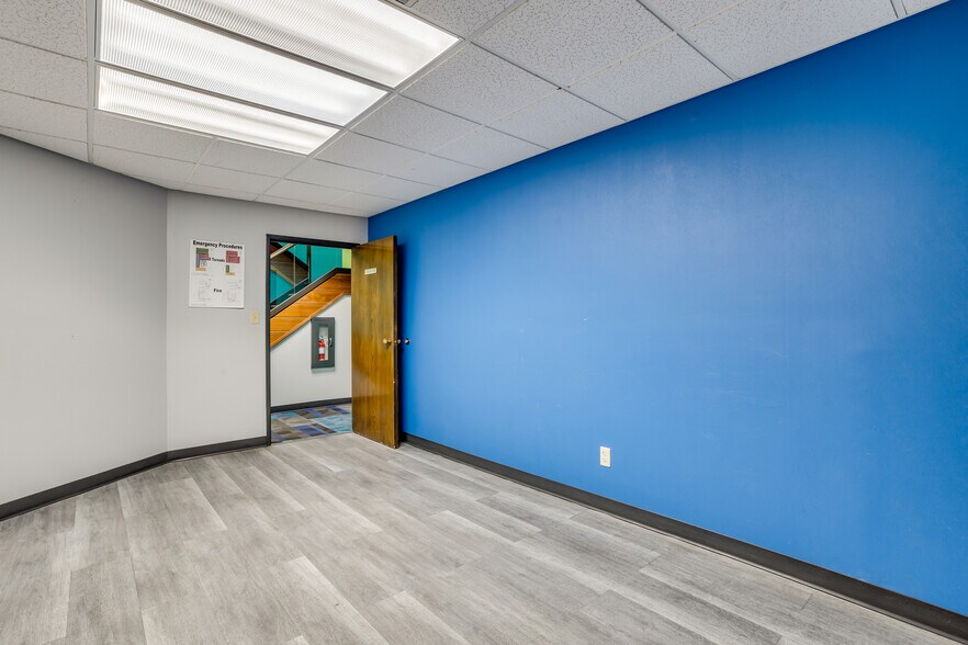 More Photos Of 500 W 1 St Ave, Hutchinson Office For Sale