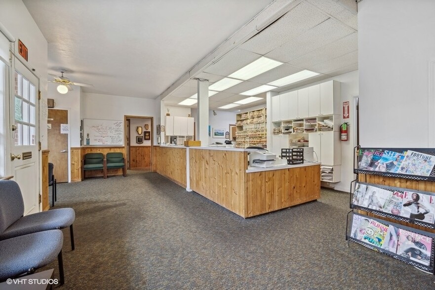 More Photos Of 2028-2104 Oakton St, Park Ridge Medical For Lease