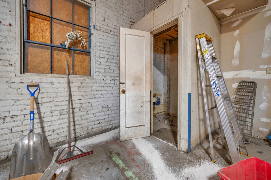 More Photos Of 201 E St, Lemoore Auto Repair For Sale