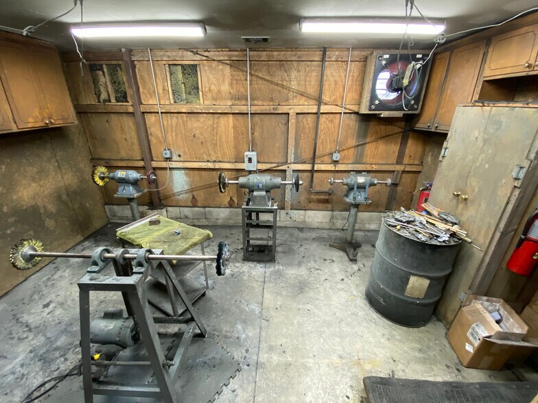 More Photos Of 1227 Gordon Park Rd, Augusta Light Distribution For Sale