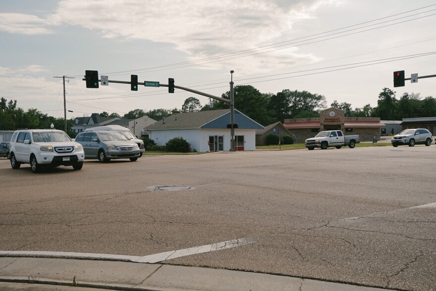 More Photos Of 150 E Northside Dr, Clinton General Retail For Sale