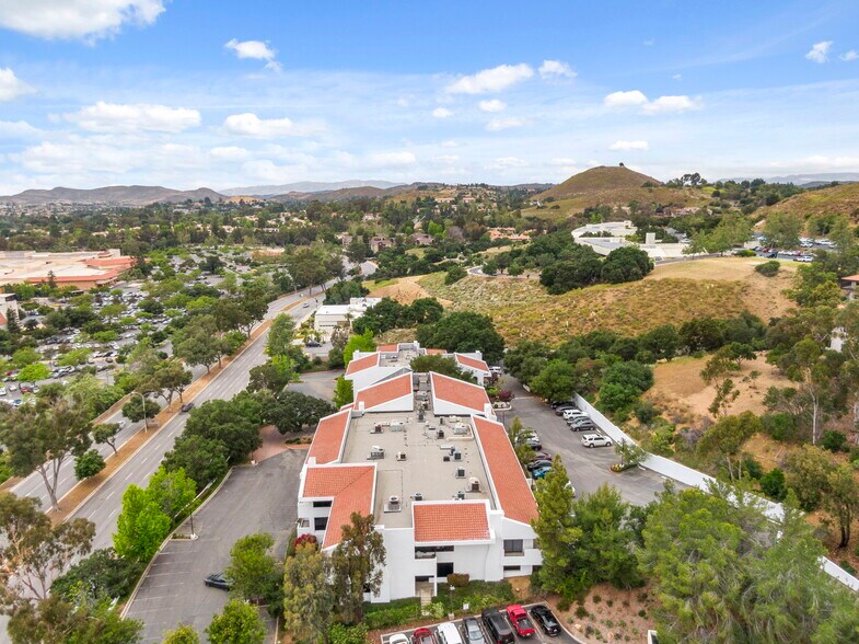 More Photos Of 299 W Hillcrest Dr, Thousand Oaks Loft Creative Space For Lease