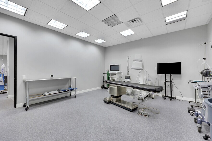 More Photos Of 375 N Stephanie St, Henderson Medical For Sale