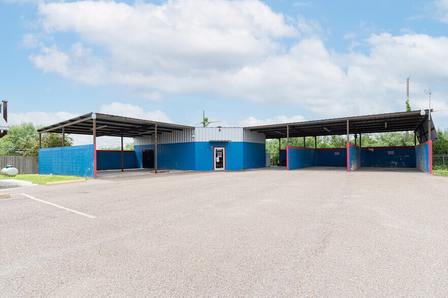 More Photos Of 1606 La Fuente Dr, Penitas Auto Dealership For Sale