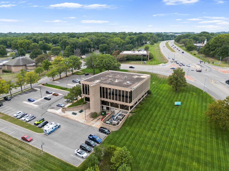More Photos Of 6299 Nall Ave, Mission Office For Lease