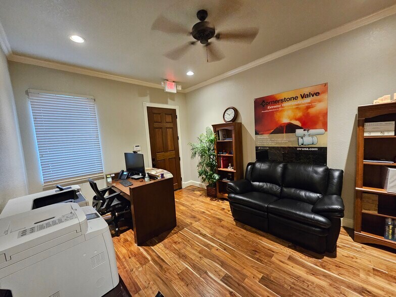 More Photos Of 1804 Snake River Rd, Katy Medical For Lease