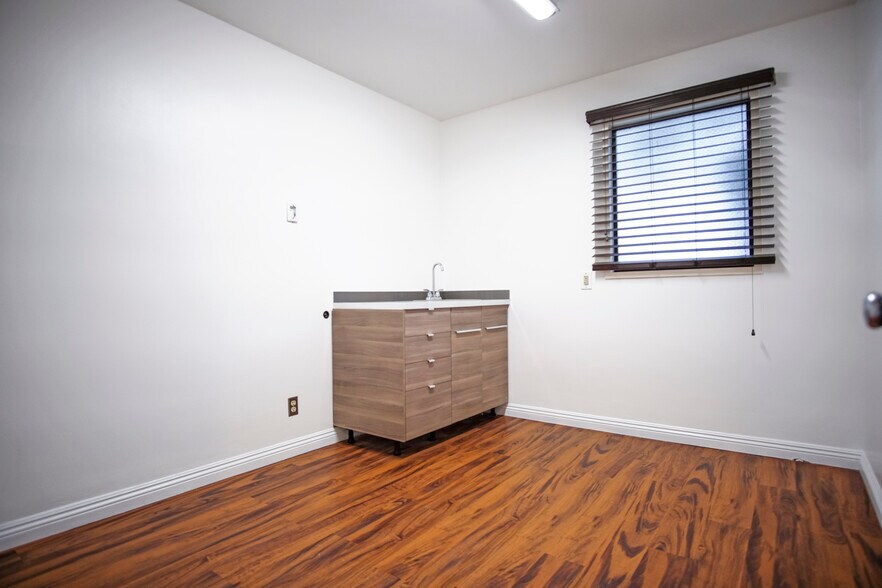 More Photos Of 230 W Pueblo St, Santa Barbara Medical For Sale