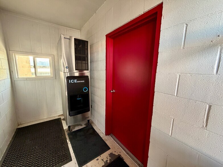 More Photos Of 210 N Main St, Deer Lodge Hotel For Sale