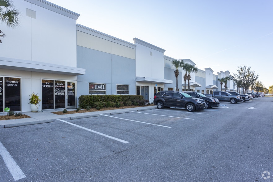 More Photos Of 5701 Country Lakes Dr, Fort Myers Service For Lease