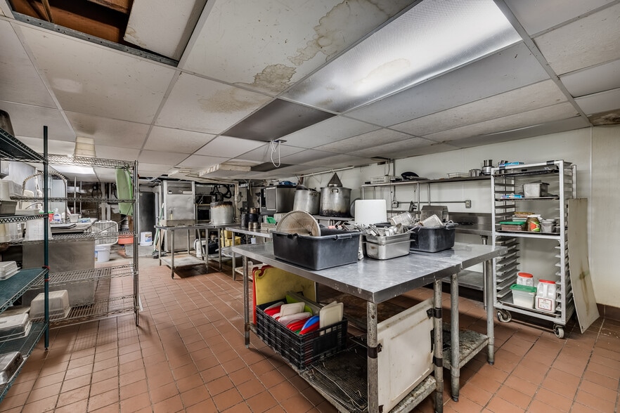 More Photos Of 2201-2205 44th Ave N, Minneapolis Restaurant For Sale