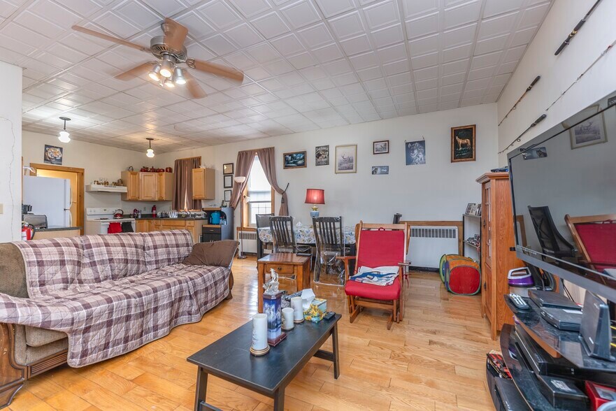 More Photos Of 141 Ulster Ave, Saugerties Storefront Retail Residential For Sale