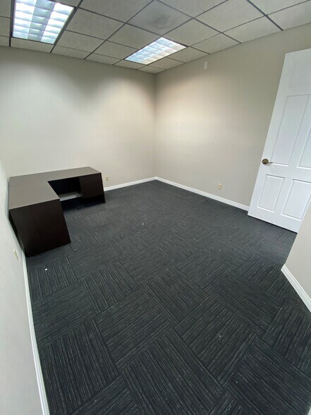 More Photos Of 313 Pilot Rd, Las Vegas Light Distribution For Sale