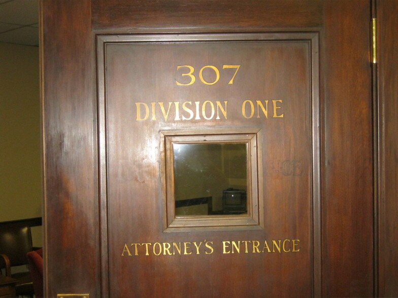 More Photos Of 922 Oak St, Kansas City Office For Sale