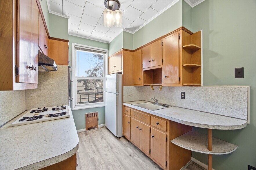 More Photos Of 7861 75th St, Glendale Multifamily For Sale