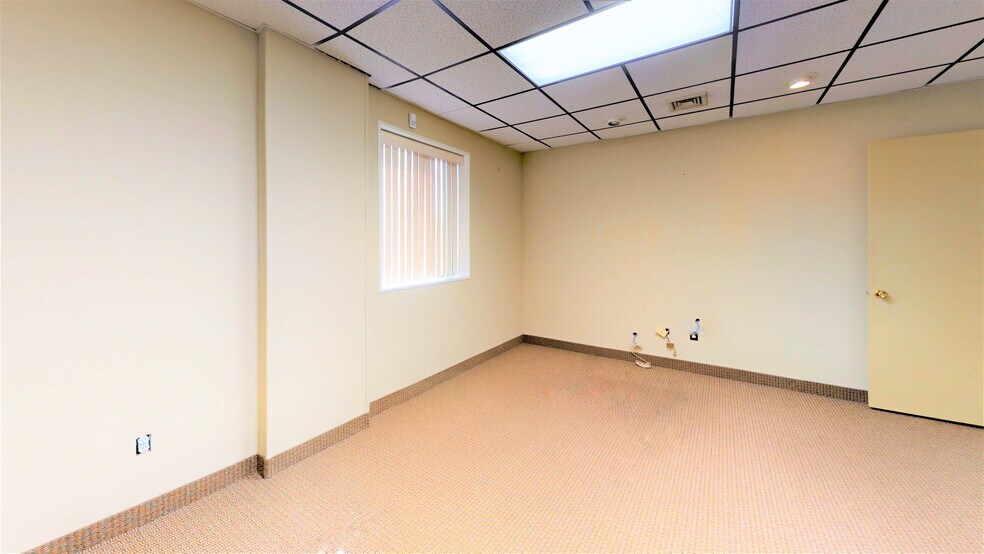 More Photos Of 43 Franklin St, East Hartford Warehouse For Lease