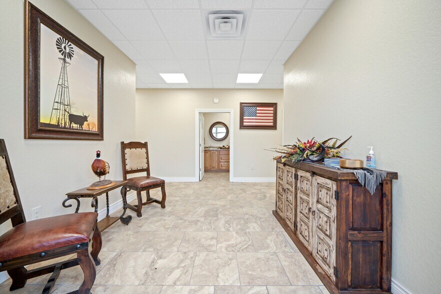 More Photos Of 200 N Yule Ave, Charlotte Office For Sale