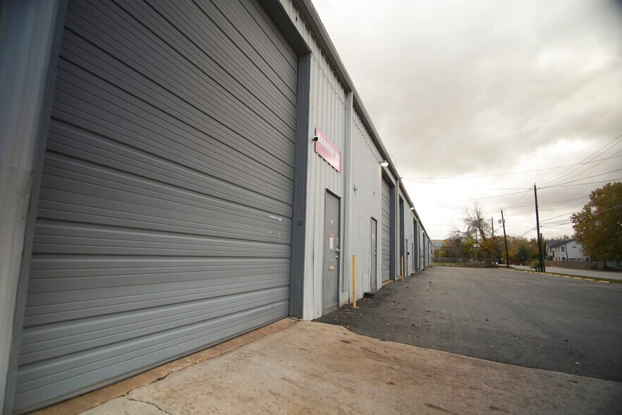 More Photos Of 405 Tillery St, Austin Distribution For Lease