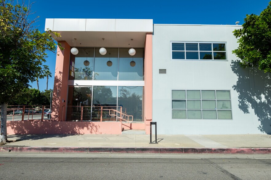 More Photos Of 903 Colorado Ave, Santa Monica Light Distribution For Sale