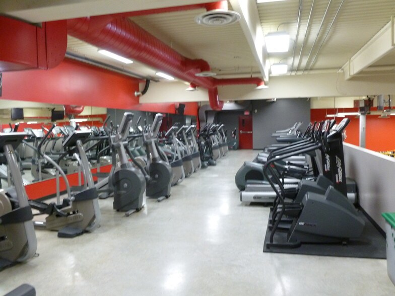 More Photos Of 2319B Taylor Dr, Red Deer Unknown For Lease