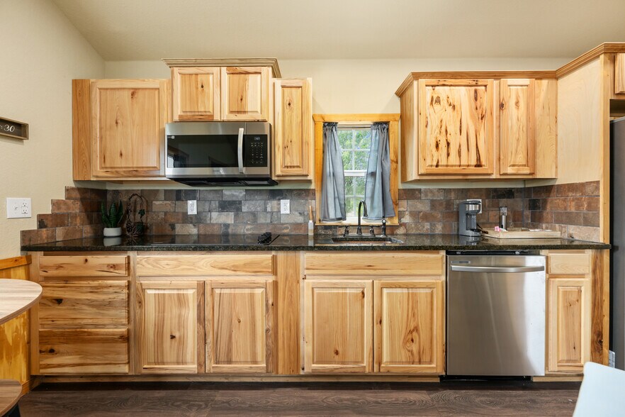 More Photos Of 212 Co 413 rd, Spicewood Hotel For Sale