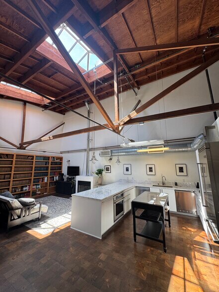 More Photos Of 1046 Princeton Dr, Venice Loft Creative Space For Sale