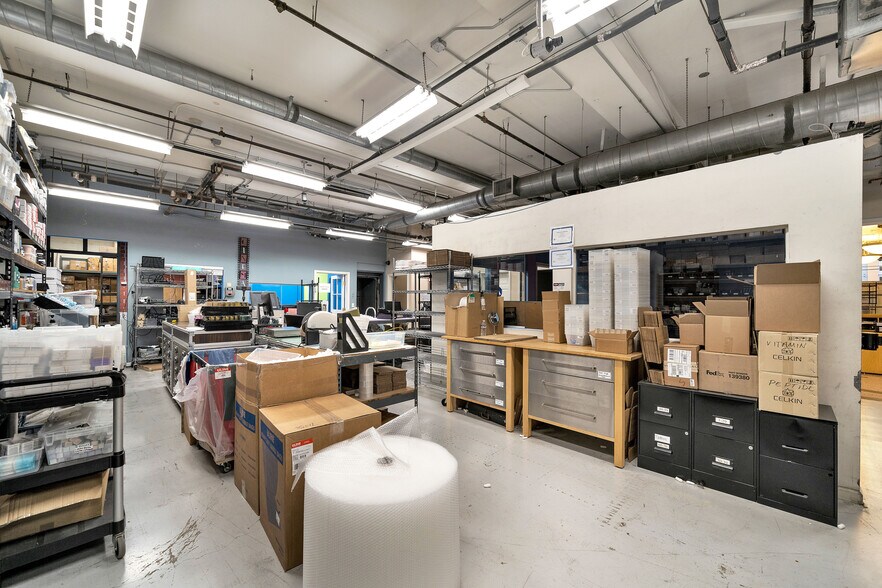 More Photos Of 12640 Riverside Dr, Valley Village Storefront Retail Office For Sale
