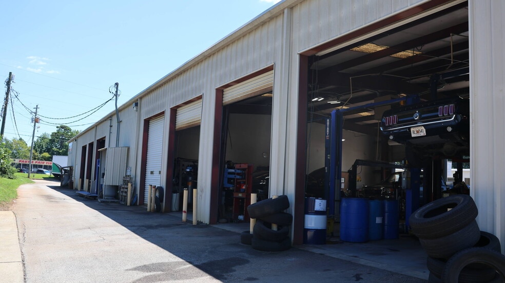 More Photos Of 304 Buford Dr NE, Lawrenceville Auto Repair For Sale