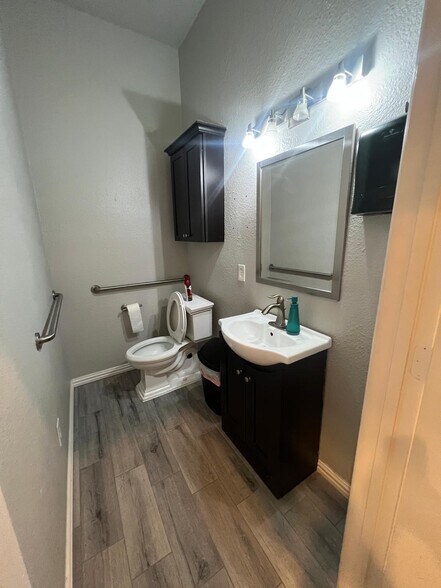 More Photos Of 5228 Village Creek Dr, Plano Office For Sale