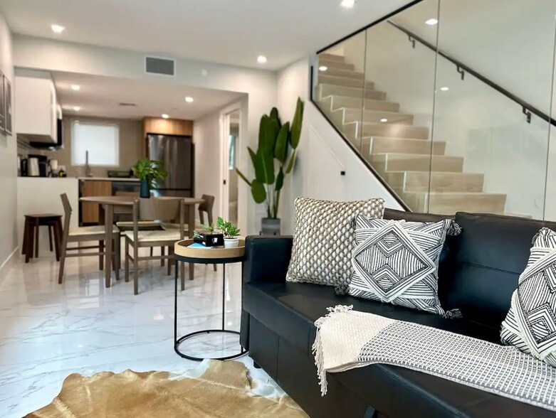 More Photos Of 511 16th St, Miami Beach Hospitality For Sale