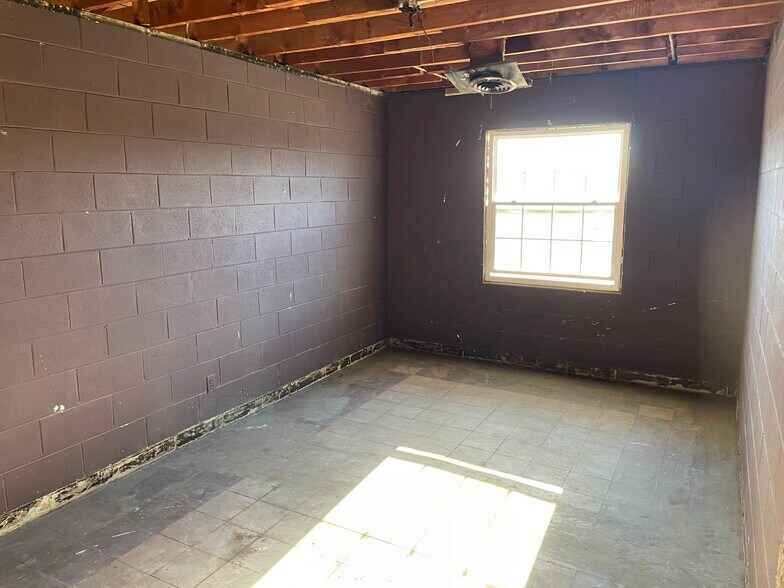 More Photos Of 914 S Loop Dr, Waco Apartments For Sale