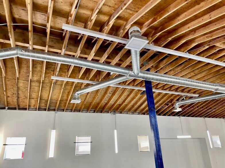 More Photos Of 827 E Jefferson Blvd, Los Angeles Light Manufacturing For Lease