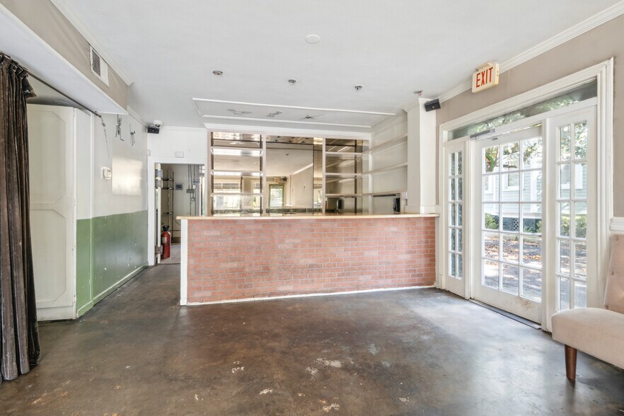 More Photos Of 5015 Magazine St, New Orleans General Retail For Lease