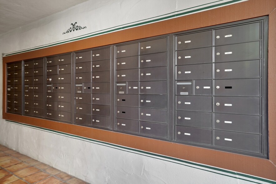 More Photos Of 30423 Canwood St, Agoura Hills Office For Sale