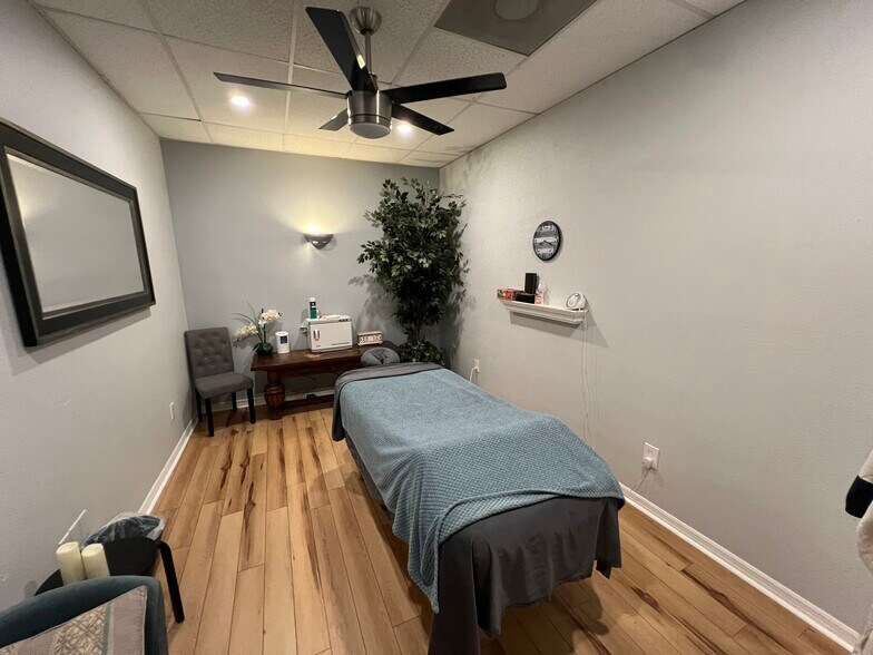 More Photos Of 2108 W Kennedy Blvd, Tampa Freestanding For Sale