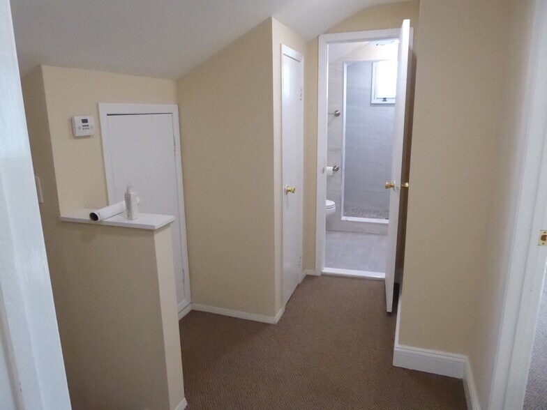 More Photos Of 122 Forest Ave, Glen Cove Freestanding For Lease