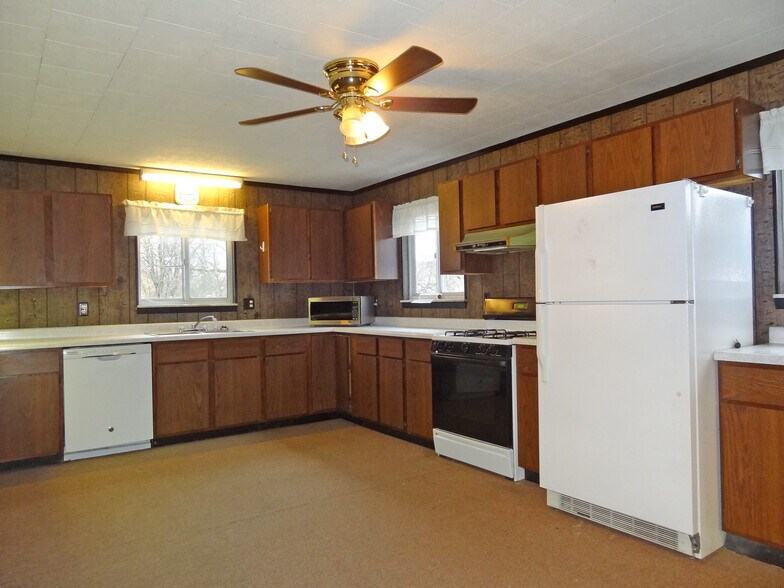 More Photos Of 93 Maple Ave, Morgantown Office For Sale